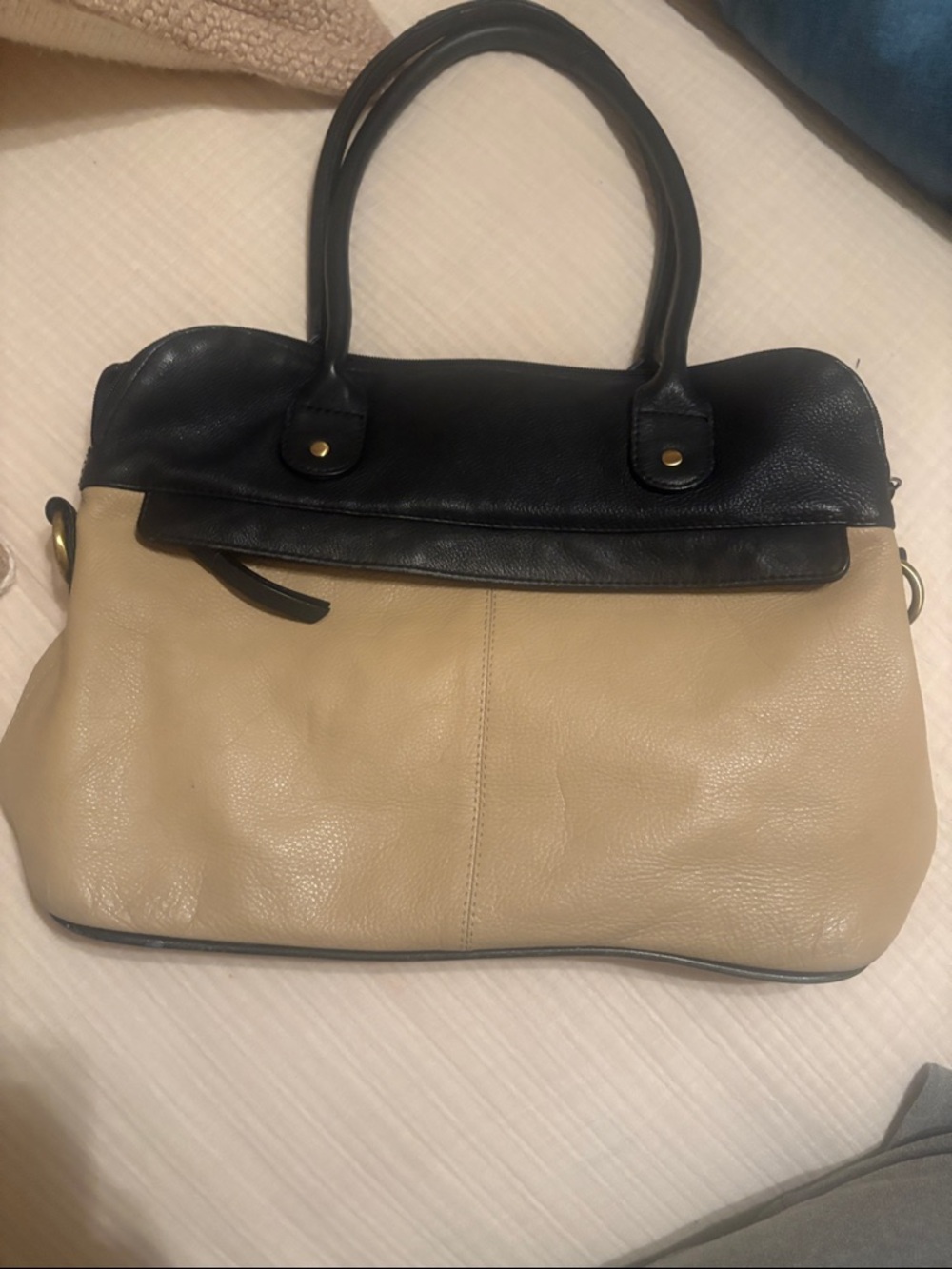 Classic Two-Tone Leather Tote Bag - Black & Beige Condura